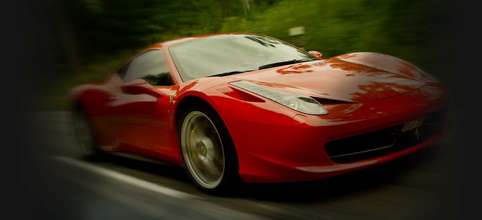 Tryck på gasen i senaste Ferrari 488 GTB Under 15 km när du kör du på allmän väg.